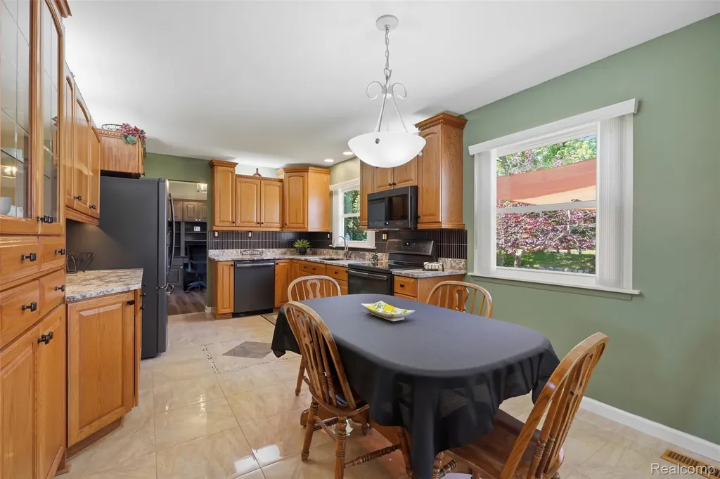 19021 Fairway Street Livonia City MI 48152