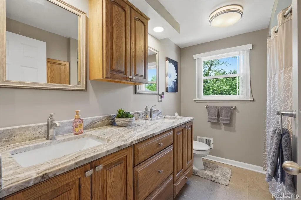 19021 Fairway Street Livonia City MI 48152