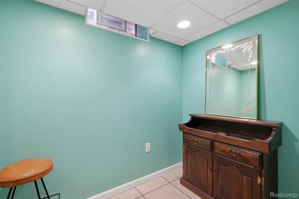 19021 Fairway Street Livonia City MI 48152
