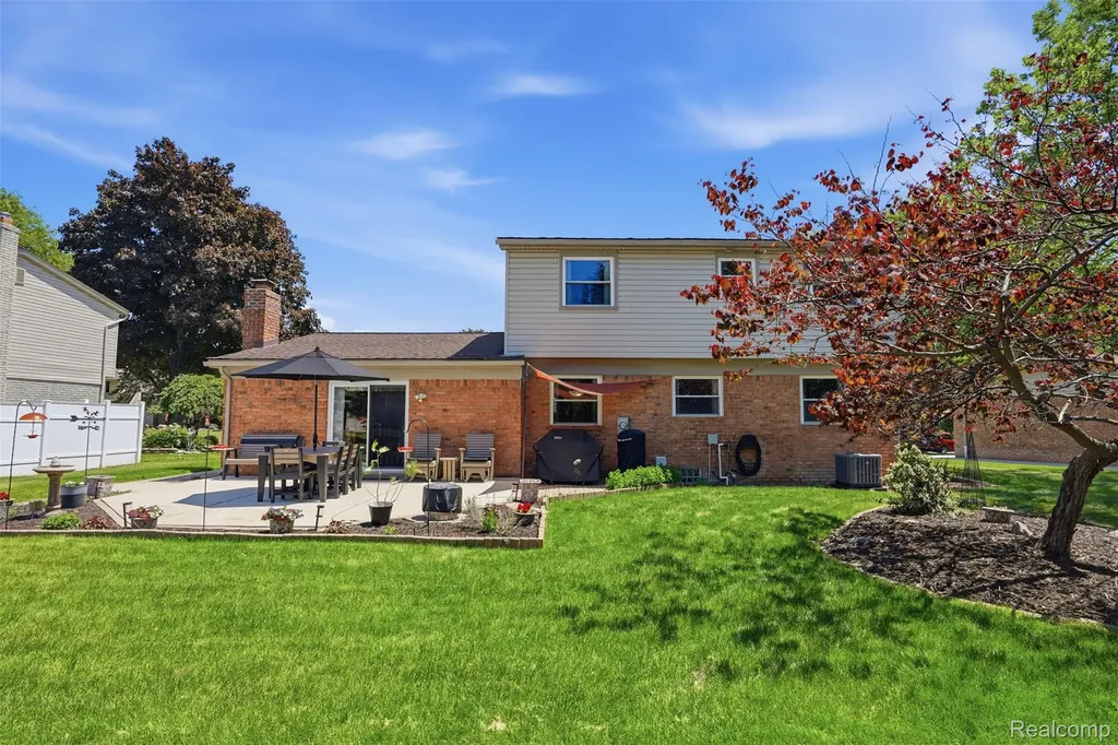 19021 Fairway Street Livonia City MI 48152