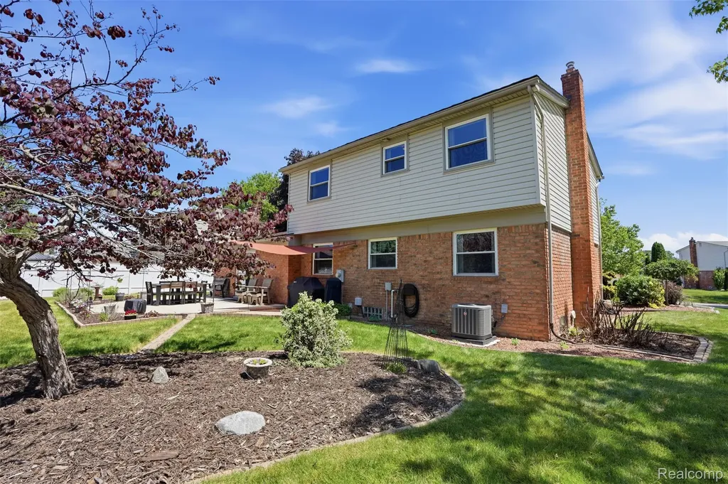 19021 Fairway Street Livonia City MI 48152