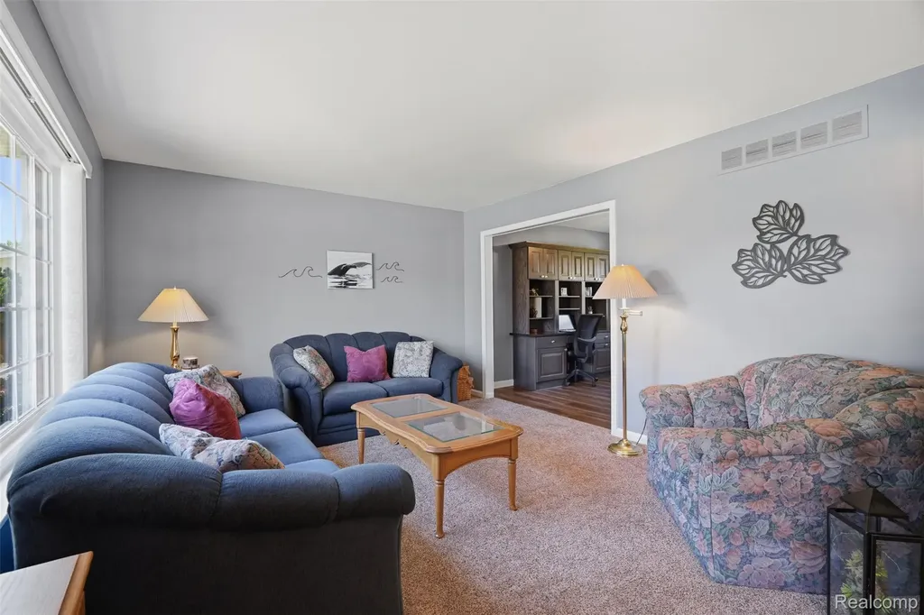 19021 Fairway Street Livonia City MI 48152