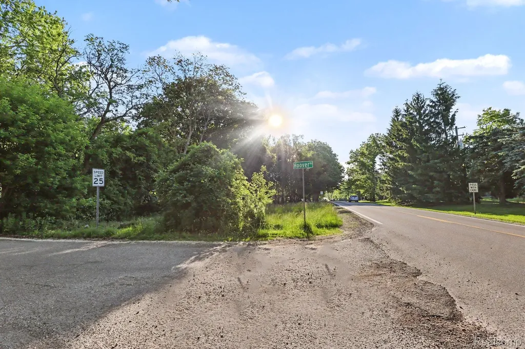 2491 Hoover Avenue West Bloomfield Charter Township MI 48324
