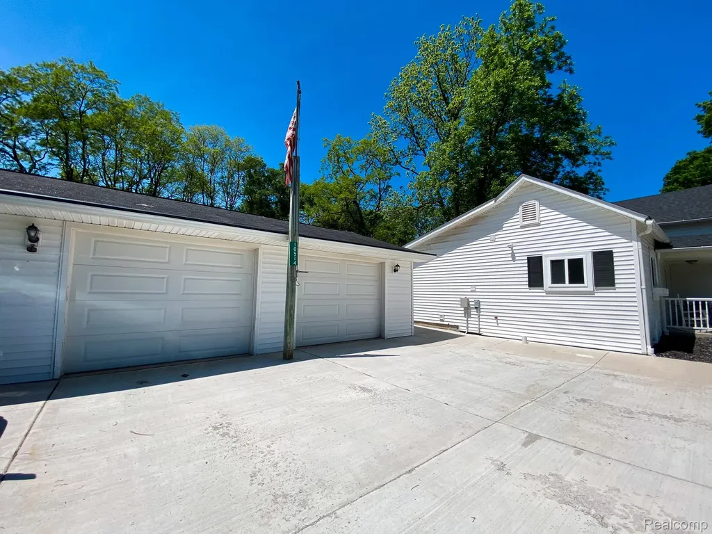 10514 Hamburg Road Hamburg Township MI 48189