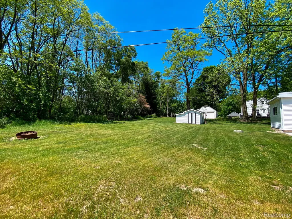 10514 Hamburg Road Hamburg Township MI 48189