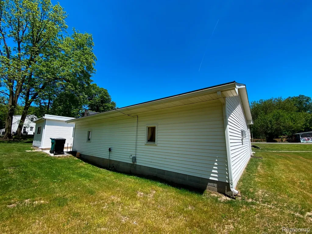 10514 Hamburg Road Hamburg Township MI 48189