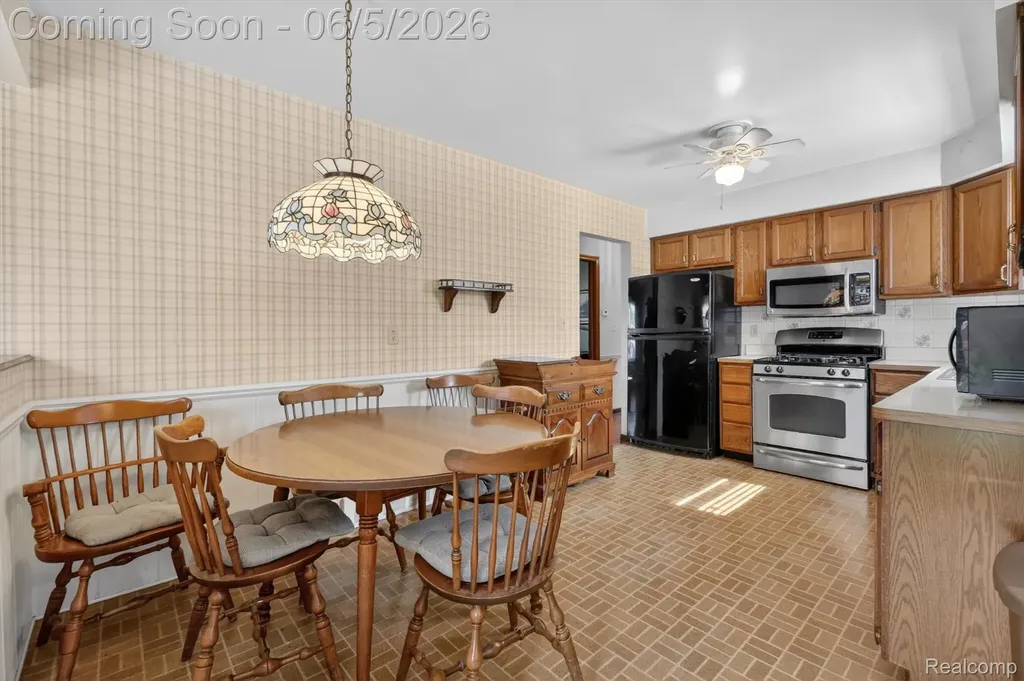 31561 Tecla Drive Warren City MI 48088