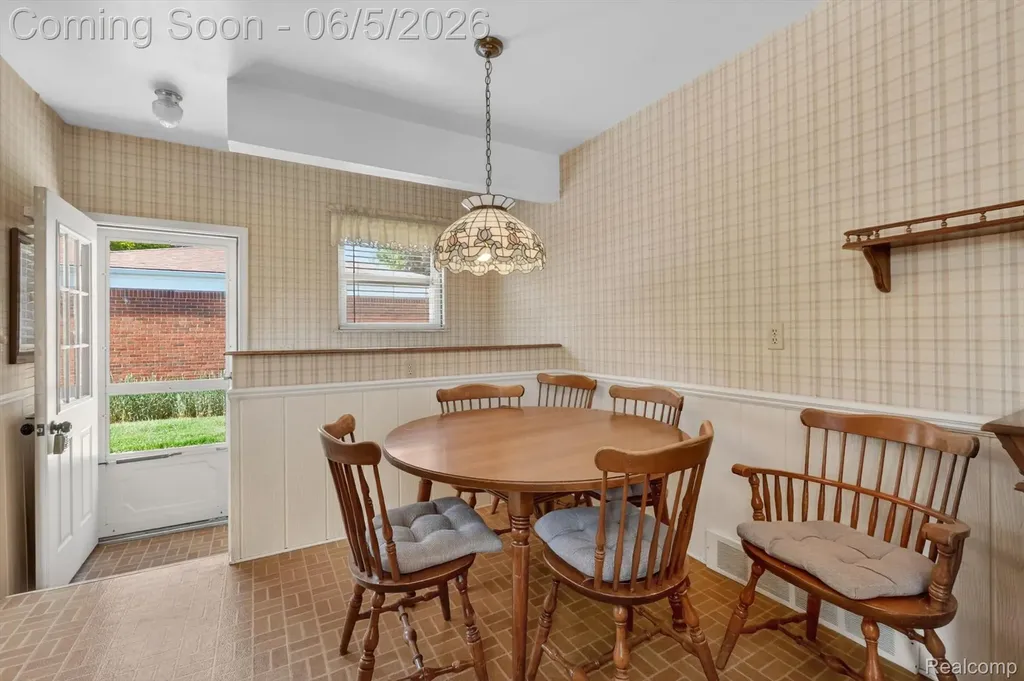 31561 Tecla Drive Warren City MI 48088