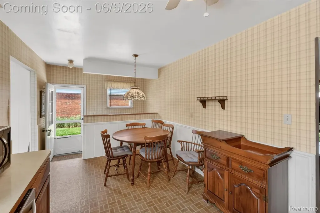 31561 Tecla Drive Warren City MI 48088