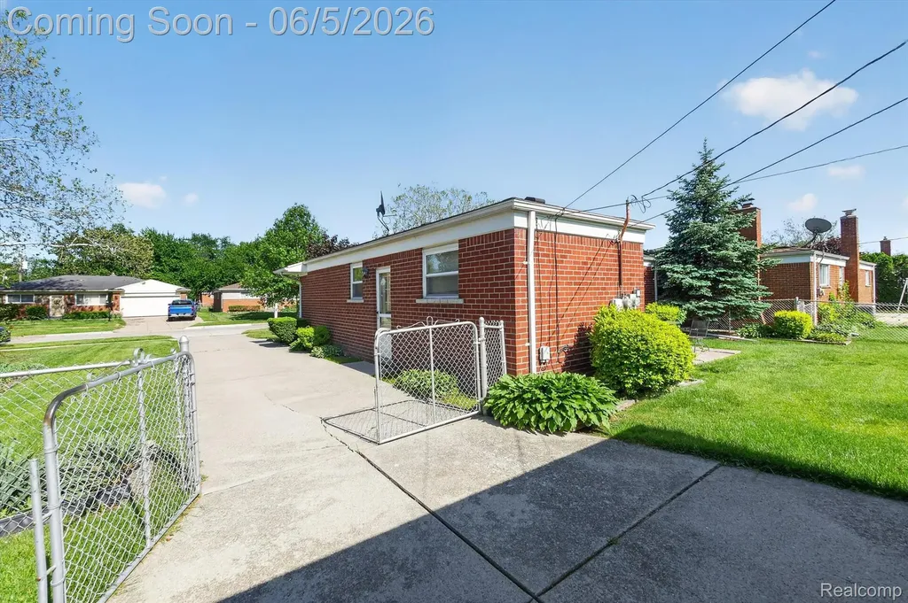 31561 Tecla Drive Warren City MI 48088