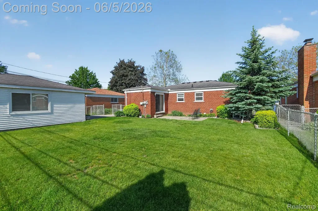 31561 Tecla Drive Warren City MI 48088
