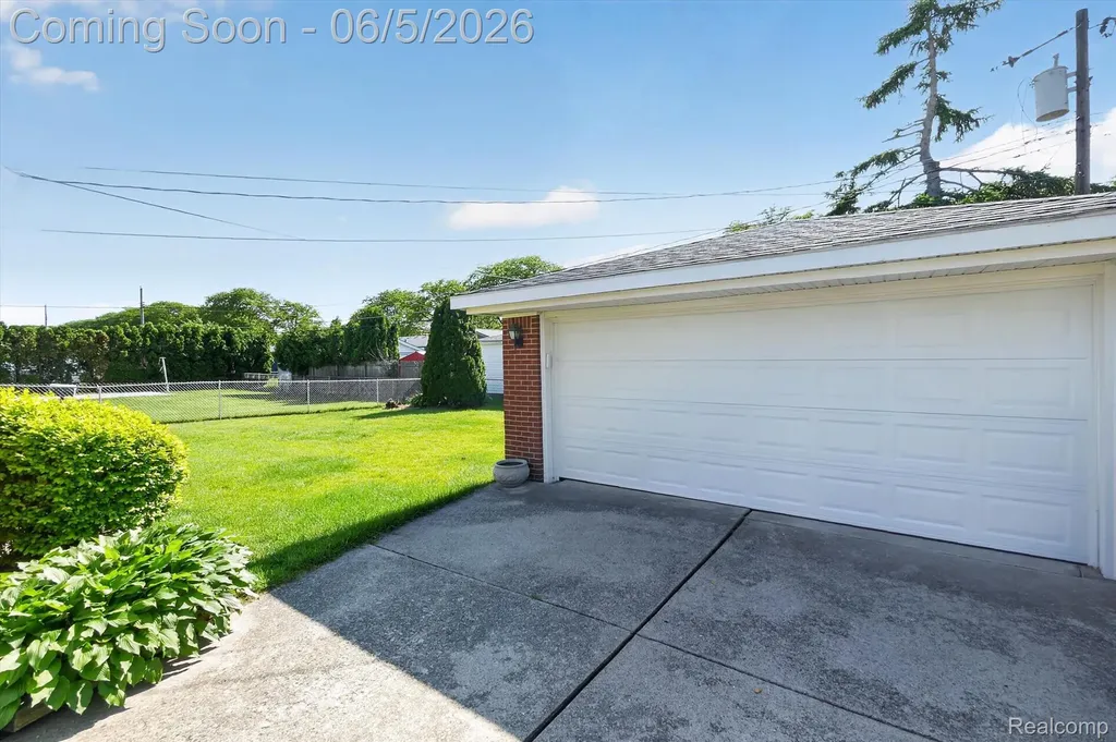 31561 Tecla Drive Warren City MI 48088