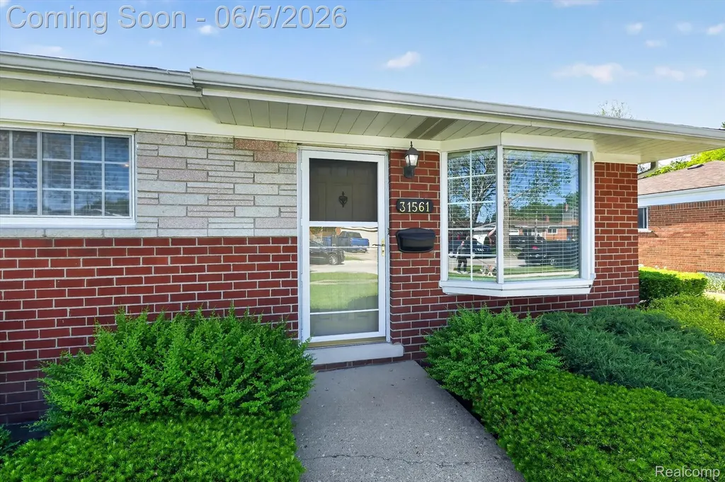 31561 Tecla Drive Warren City MI 48088