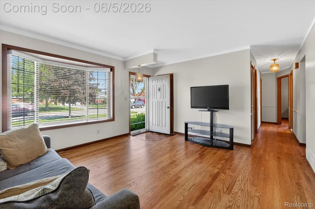 31561 Tecla Drive Warren City MI 48088