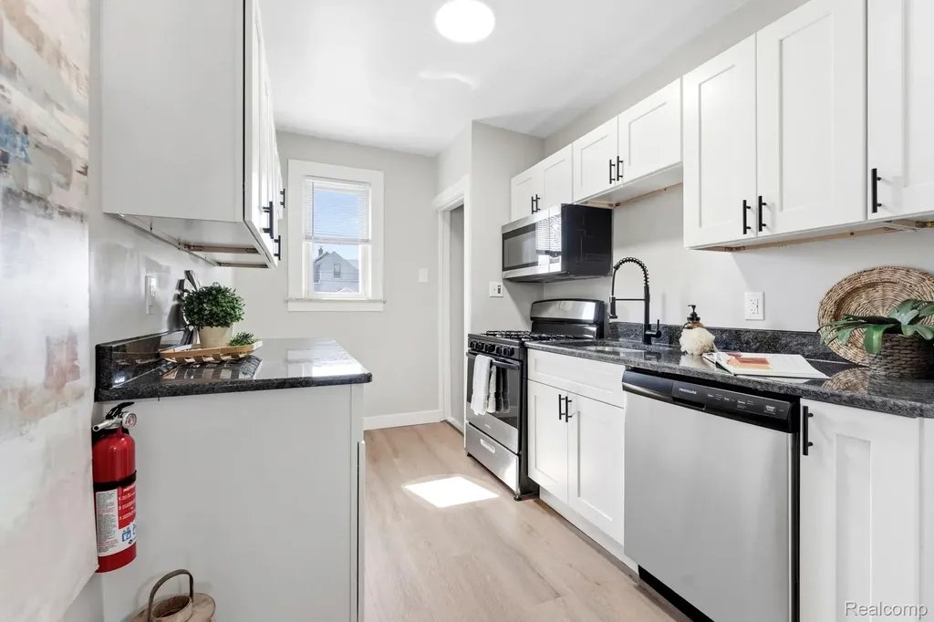 1409 Marion Avenue Lincoln Park City MI 48146
