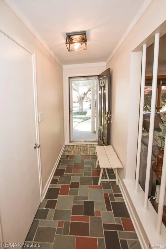 13443 Chestnut Street Southgate City MI 48195