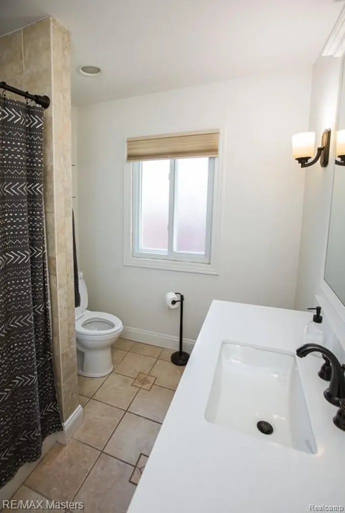 13443 Chestnut Street Southgate City MI 48195