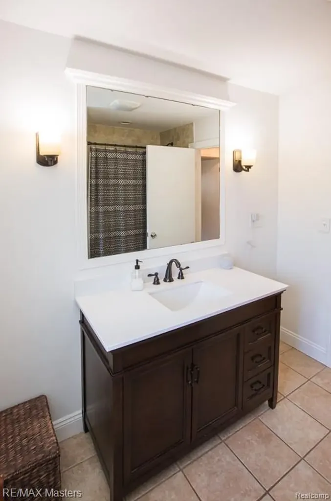 13443 Chestnut Street Southgate City MI 48195