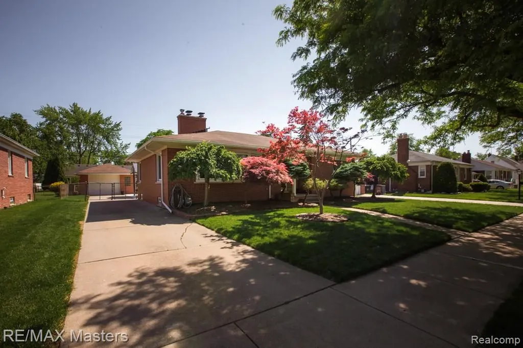 13443 Chestnut Street Southgate City MI 48195