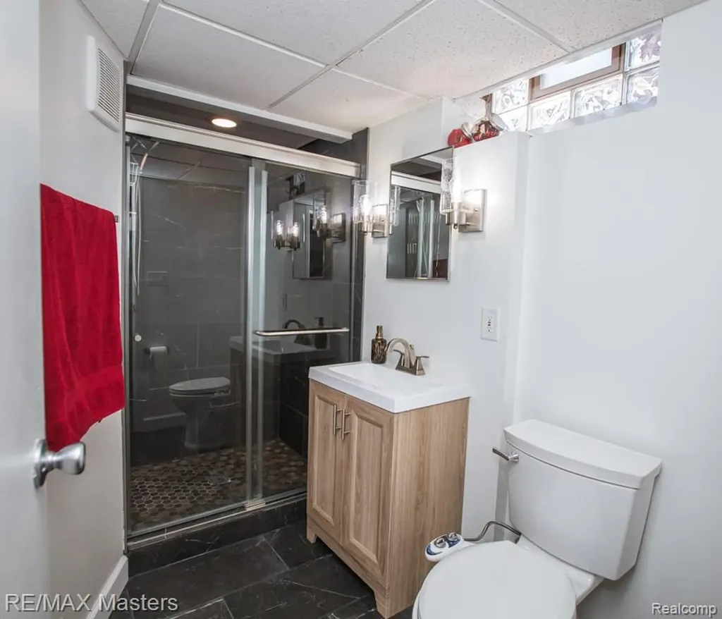13443 Chestnut Street Southgate City MI 48195
