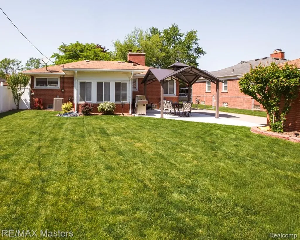 13443 Chestnut Street Southgate City MI 48195