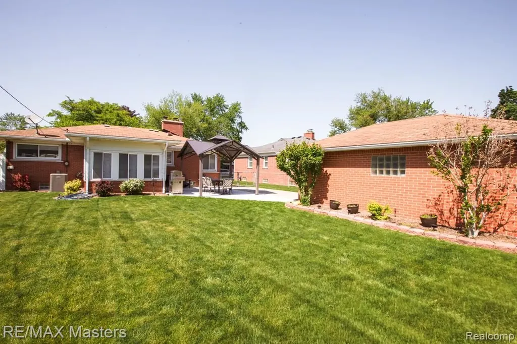 13443 Chestnut Street Southgate City MI 48195
