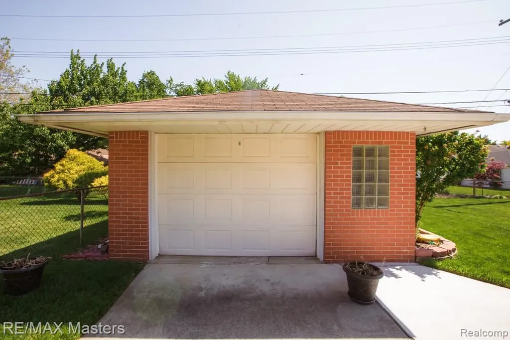 13443 Chestnut Street Southgate City MI 48195