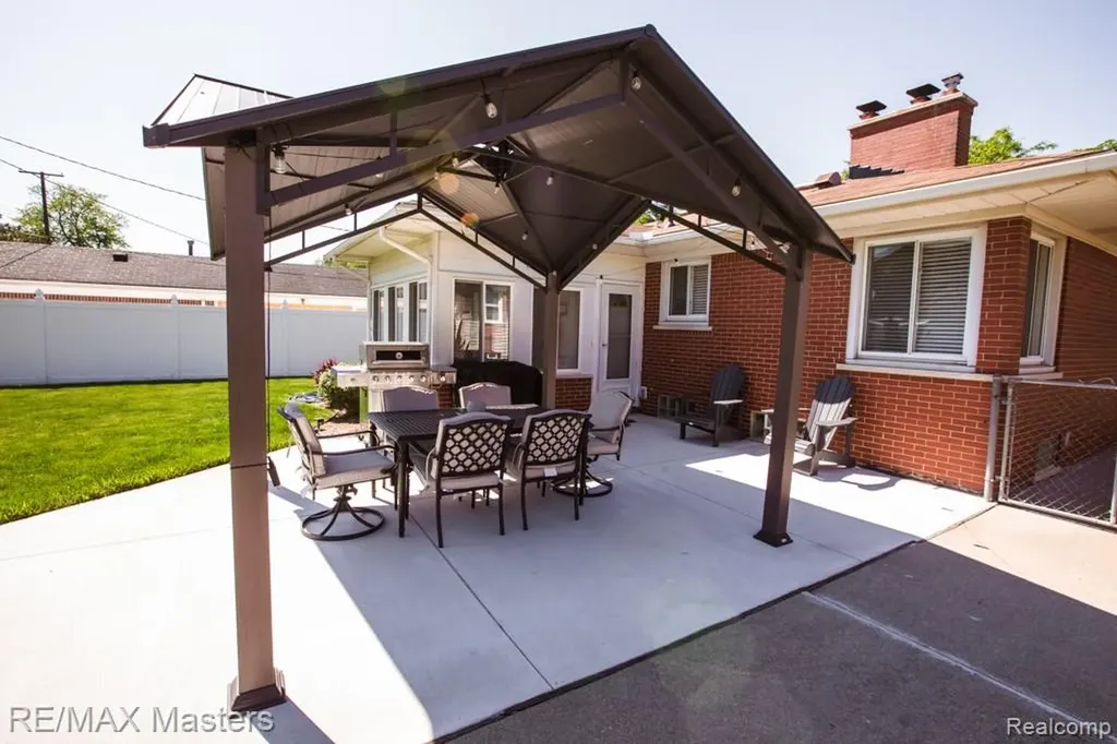 13443 Chestnut Street Southgate City MI 48195