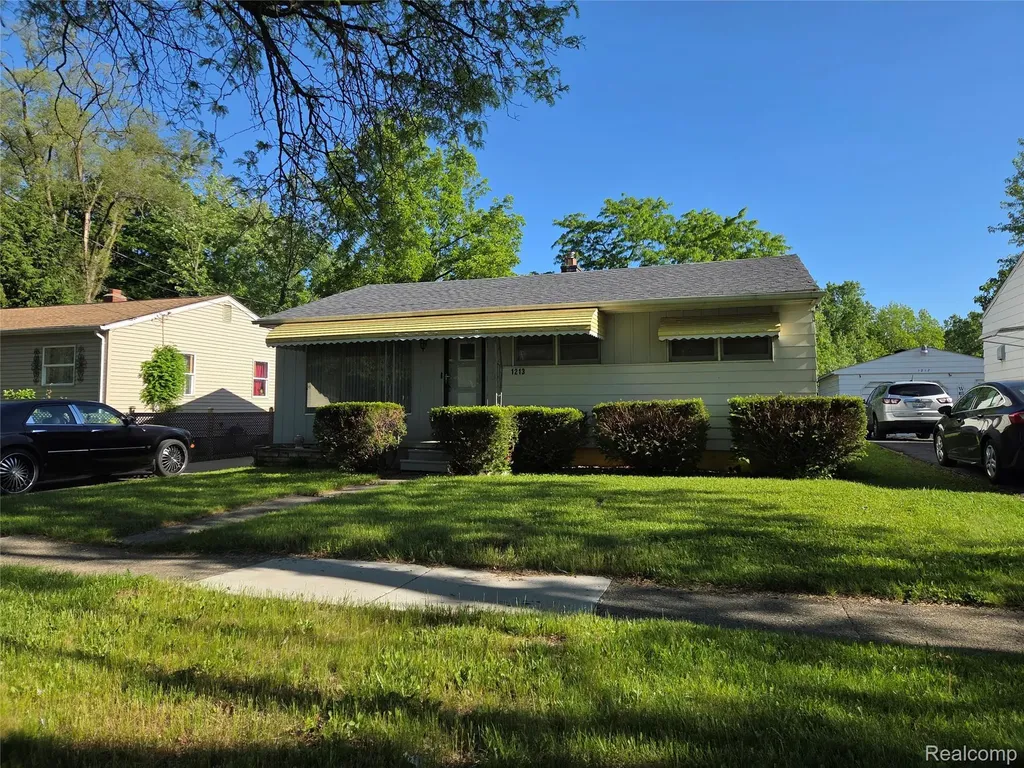 1213 Mohawk Avenue Flint City MI 48507
