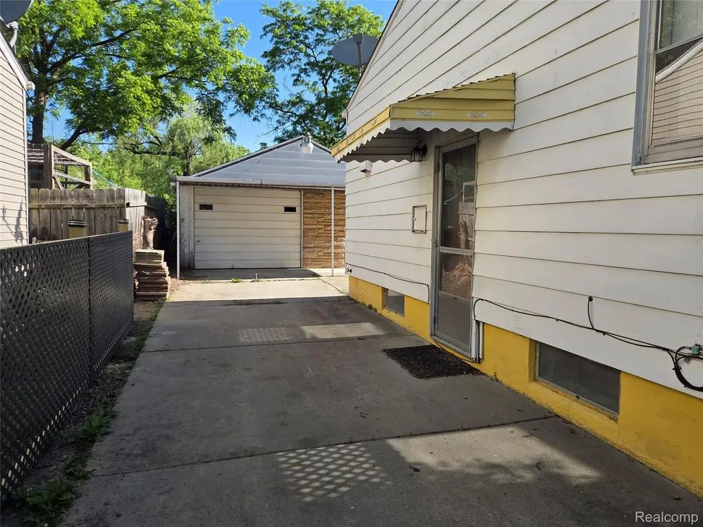 1213 Mohawk Avenue Flint City MI 48507