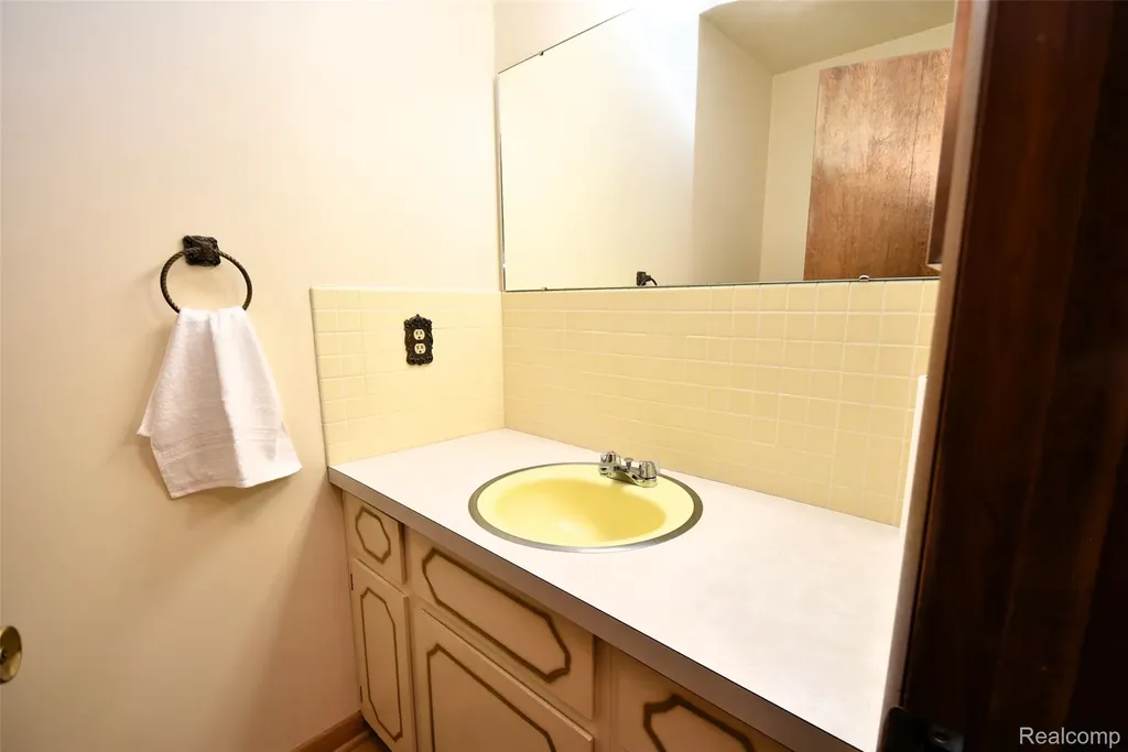 2356 Rochester Road Addison Township MI 48367