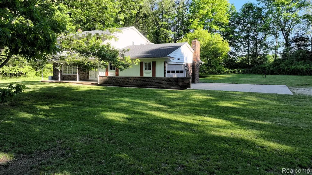 2356 Rochester Road Addison Township MI 48367