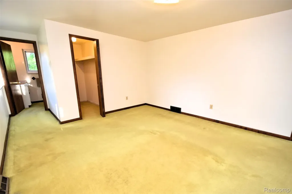 2356 Rochester Road Addison Township MI 48367