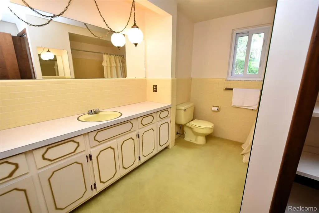 2356 Rochester Road Addison Township MI 48367