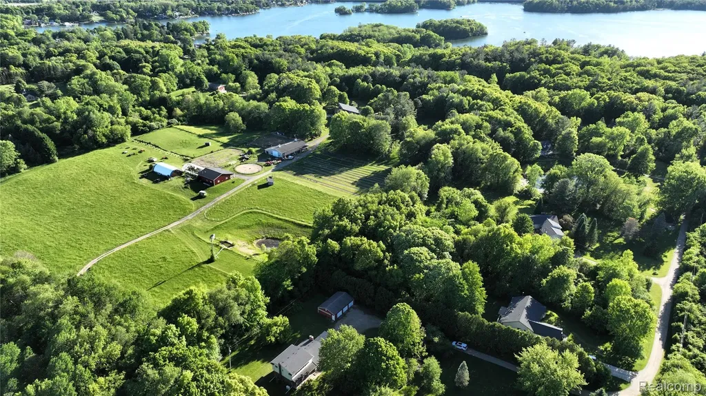 2356 Rochester Road Addison Township MI 48367