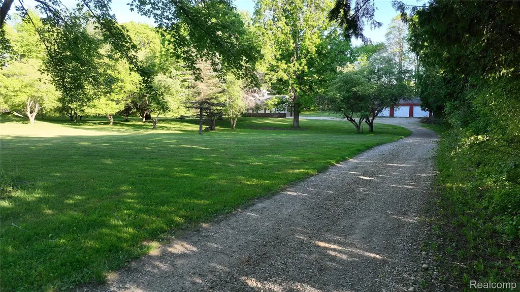 2356 Rochester Road Addison Township MI 48367