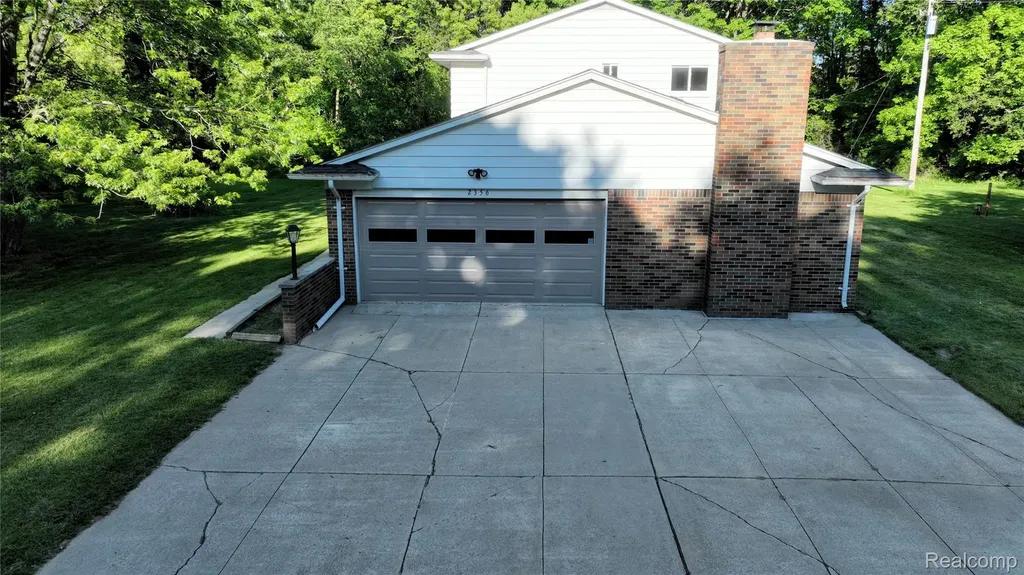 2356 Rochester Road Addison Township MI 48367