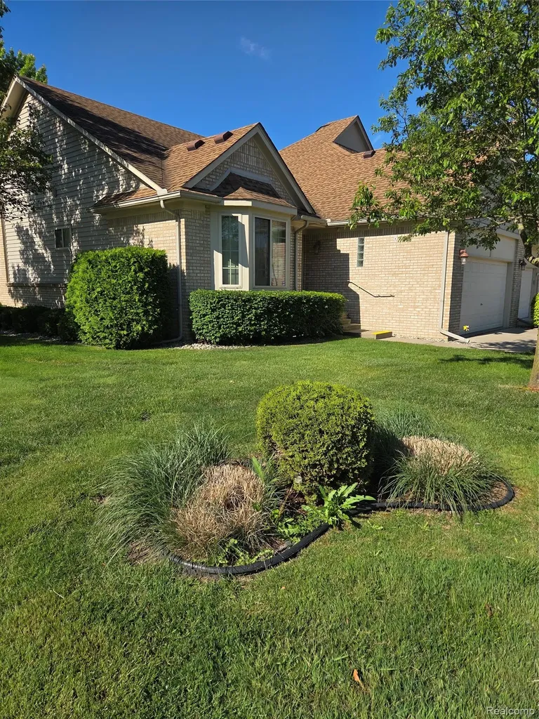 30118 Indianwood Drive Chesterfield Township MI 48047