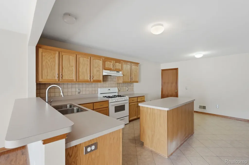 28712 Sheffield Court Chesterfield Township MI 48047
