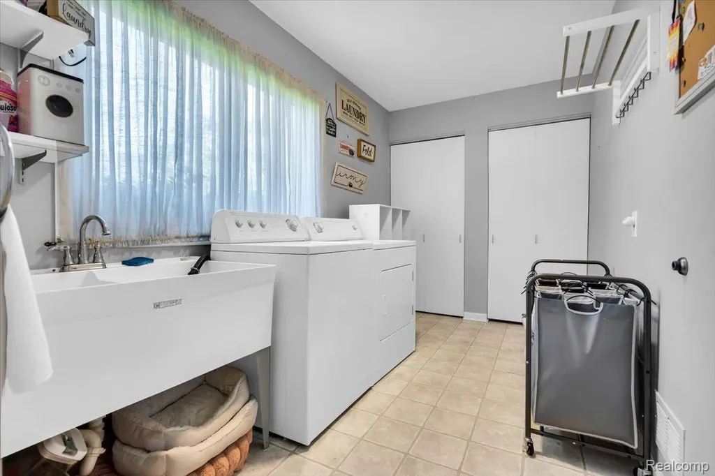 4055 Old Dominion Drive West Bloomfield Charter Township MI 48323