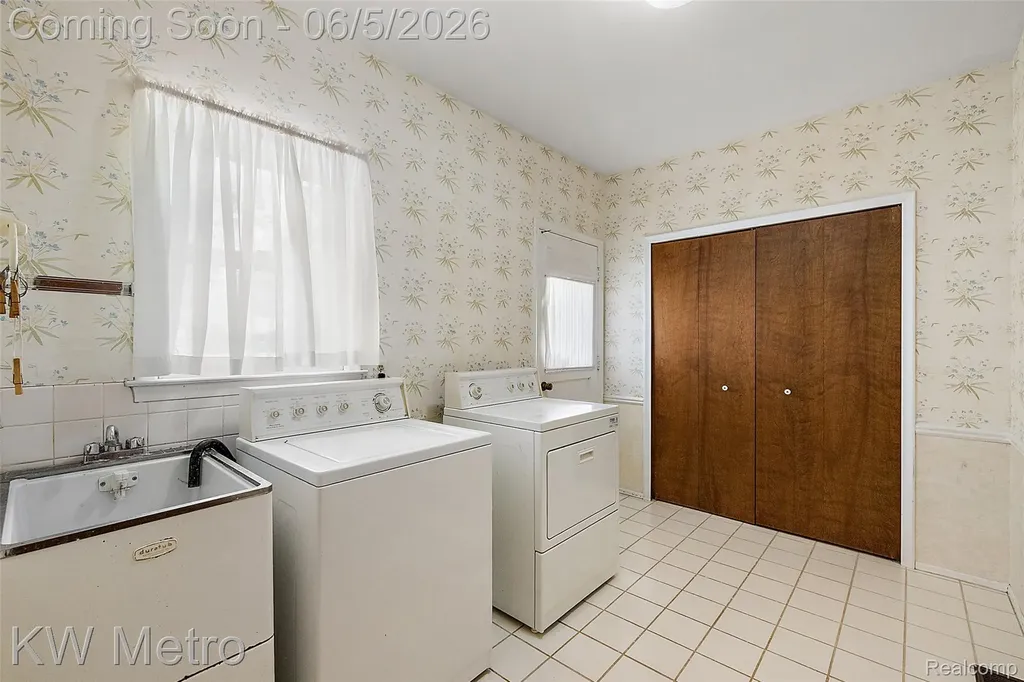7036 Lindenmere Drive Bloomfield Hills City MI 48301