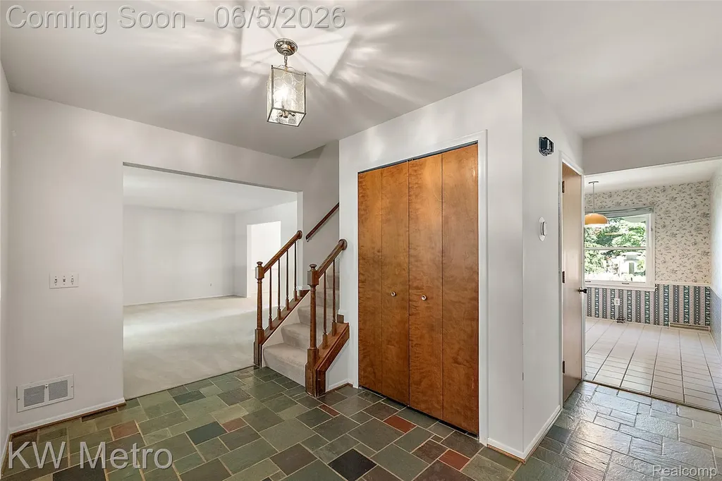 7036 Lindenmere Drive Bloomfield Hills City MI 48301
