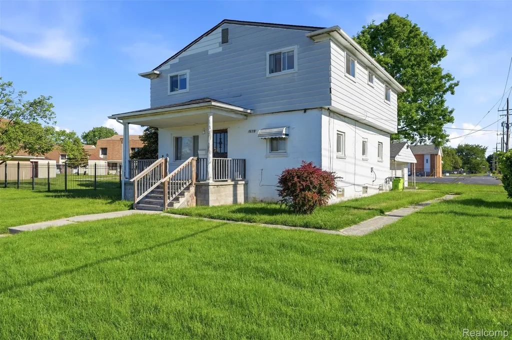 1631 Clara Street Clinton Charter Township MI 48036