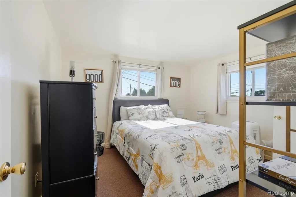 1631 Clara Street Clinton Charter Township MI 48036
