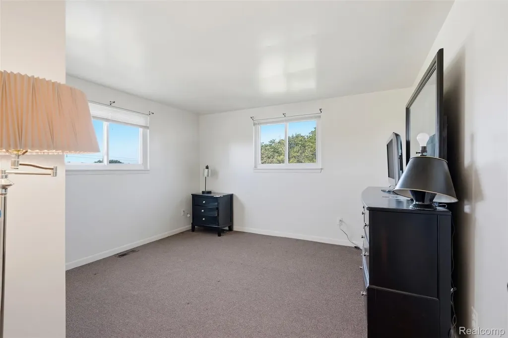 1631 Clara Street Clinton Charter Township MI 48036