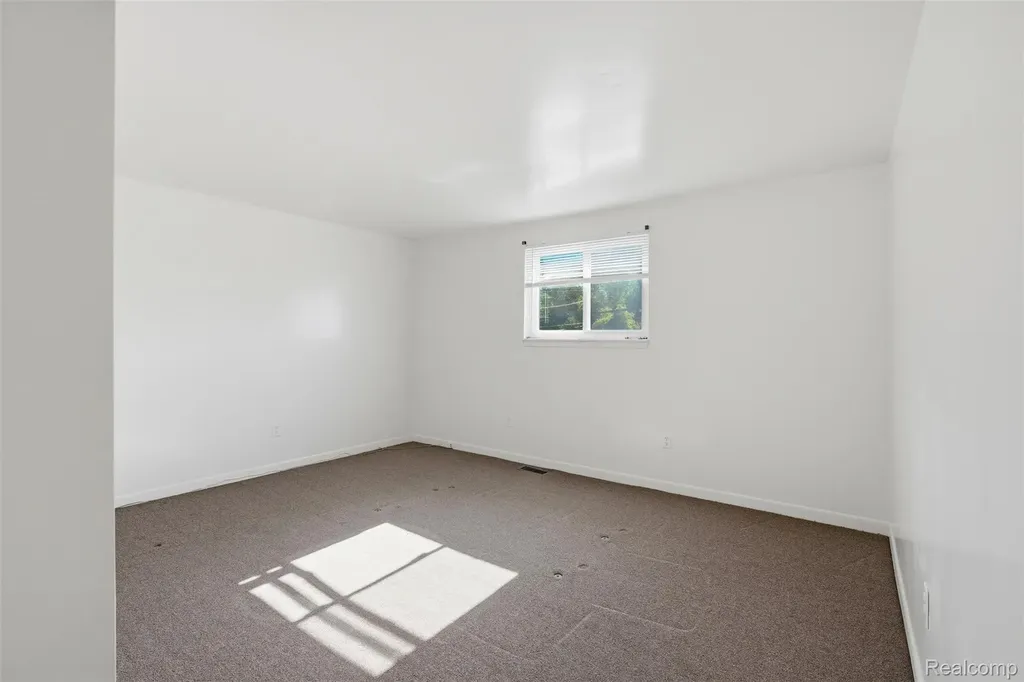 1631 Clara Street Clinton Charter Township MI 48036