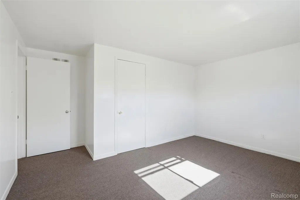 1631 Clara Street Clinton Charter Township MI 48036