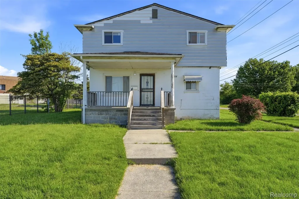 1631 Clara Street Clinton Charter Township MI 48036