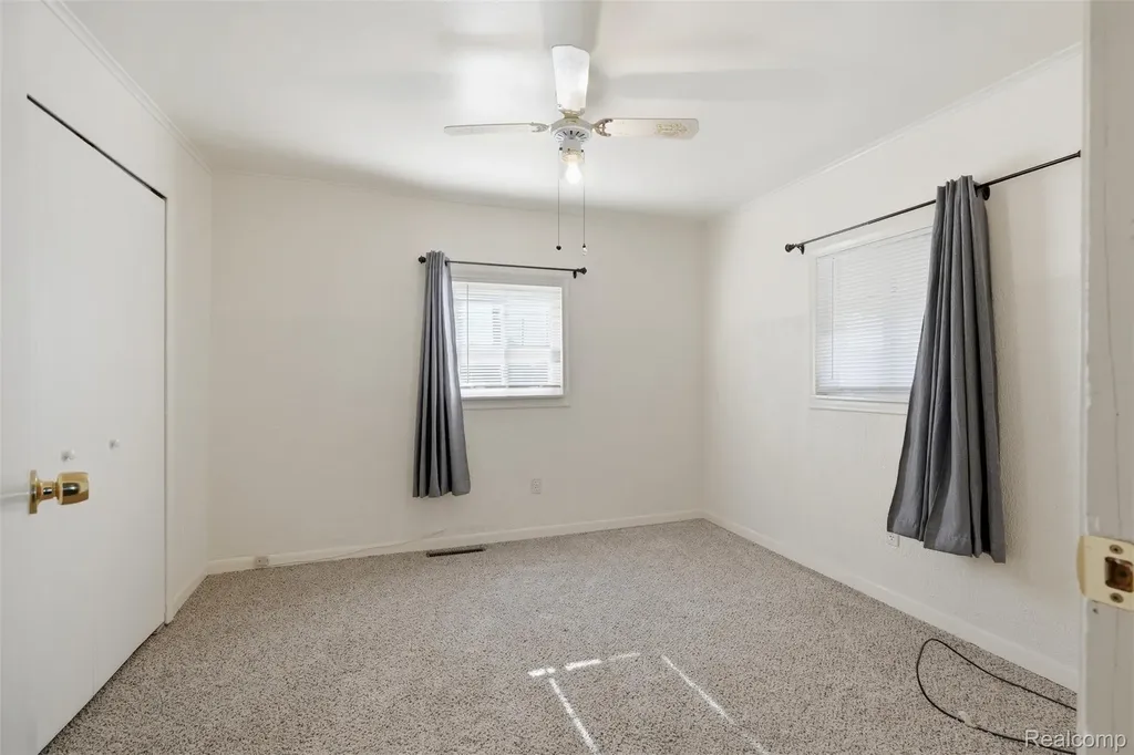 1631 Clara Street Clinton Charter Township MI 48036