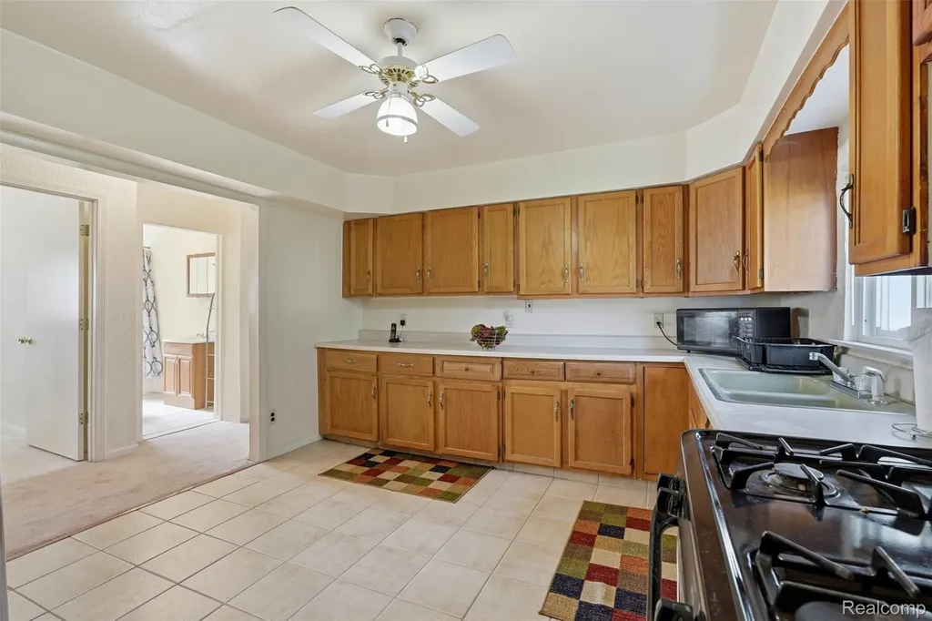 1631 Clara Street Clinton Charter Township MI 48036